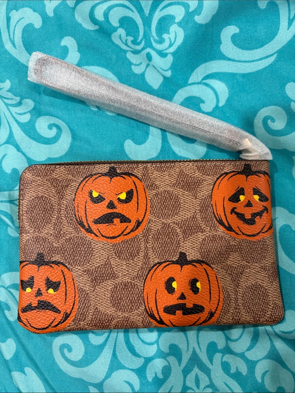 Coach Halloween signature wristlet with Jack o lanterns - Picture 3 of 6